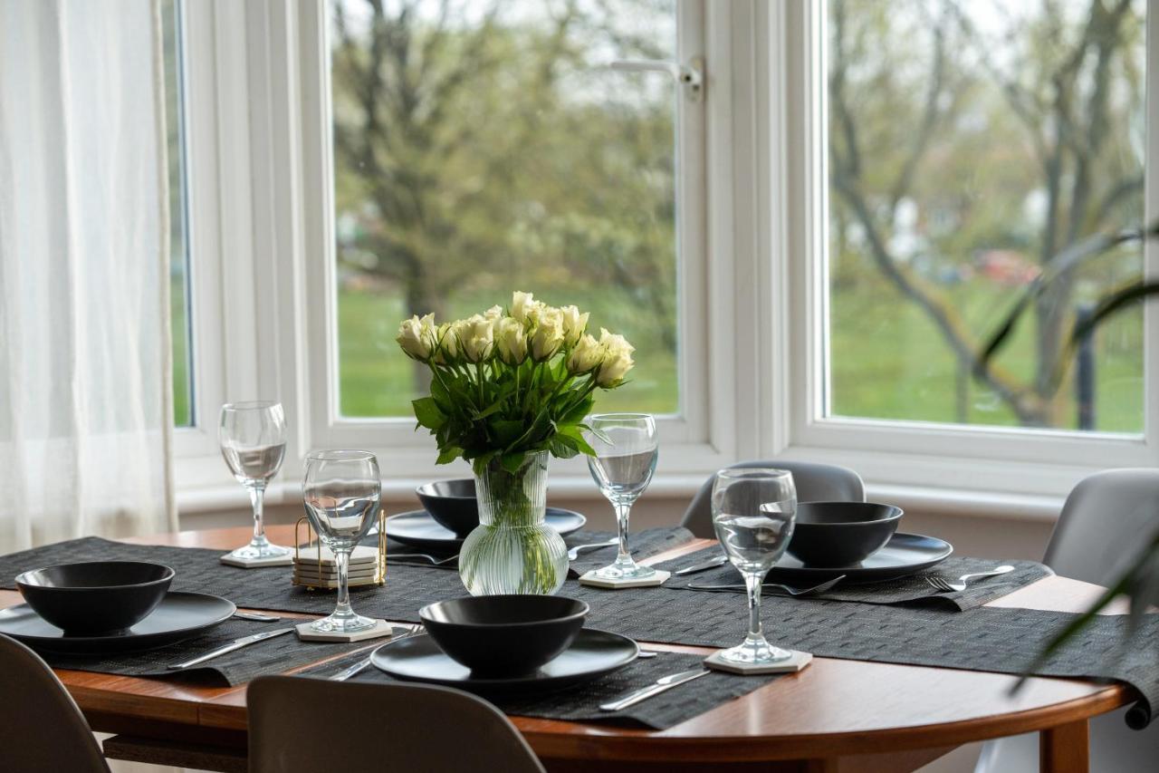 Entire Home In Streatham With Lovely Views & Ultra Fast Wi-Fi Norbury  Exterior photo